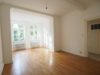 Wohn- und Schlafbereich - KAISER-WILHELM-RING! Renoviertes Apartment mit neuer EBK, kl. Balkon & Zugang zum Garten