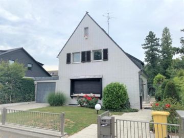 Familien aufgepasst! Renovierungsbedürftiges Einfamilienhaus mit Grünblick, 40474 Düsseldorf, Einfamilienhaus