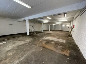 Halle in zentraler Lage! Nur für Private Nutzung!, 40227 Düsseldorf, Tiefgarage