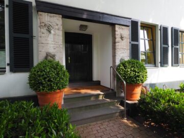 Zauberhafte Herrenhaus-Villa! Erstklassige 4-Zimmer-Wohnung in Alt-Meerbusch, 40667 Meerbusch, Etagenwohnung