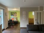 Möblierte 4-Zimmer-Wohnung mit Gartennutzung in zentraler Lage von Meerbusch Büderich - Wohnzimmer