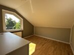 07 - Attraktive 2-Zimmer-Dachgeschoss-Wohnung mit Balkon und Einzelgarage in zentraler Lage von Meerbusch-Büderich