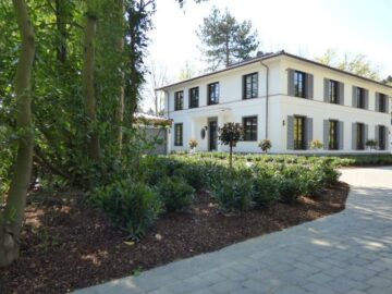 Luxuriöse Doppelhaus-Villa in bester Lage von Alt-Meererbusch Privatstraße mit Toranlage!, 40667 Meerbusch, Einfamilienhaus
