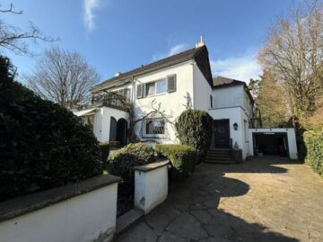 Repräsentative Villa mit großzügigem Garten und Pool ! Gelegen in ruhiger Lage von Alt-Meererbusch, 40667 Meerbusch, Einfamilienhaus
