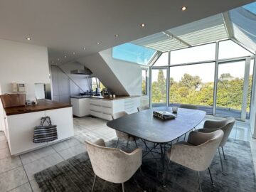 Exklusives Penthouse-Unikat in erster Rheinlage über drei Ebenen mit einer Einbauküche und Dachterrasse, 40547 Düsseldorf, Etagenwohnung